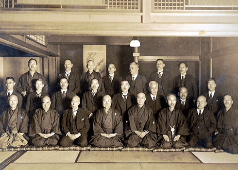 昭和3年(1928)東京在住の唐津出身者が高橋是清先生を招いた祝宴の写真