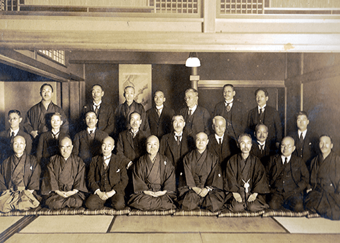 昭和3年（1928）東京在住の唐津出身者が高橋是清先生を招いた祝宴の写真