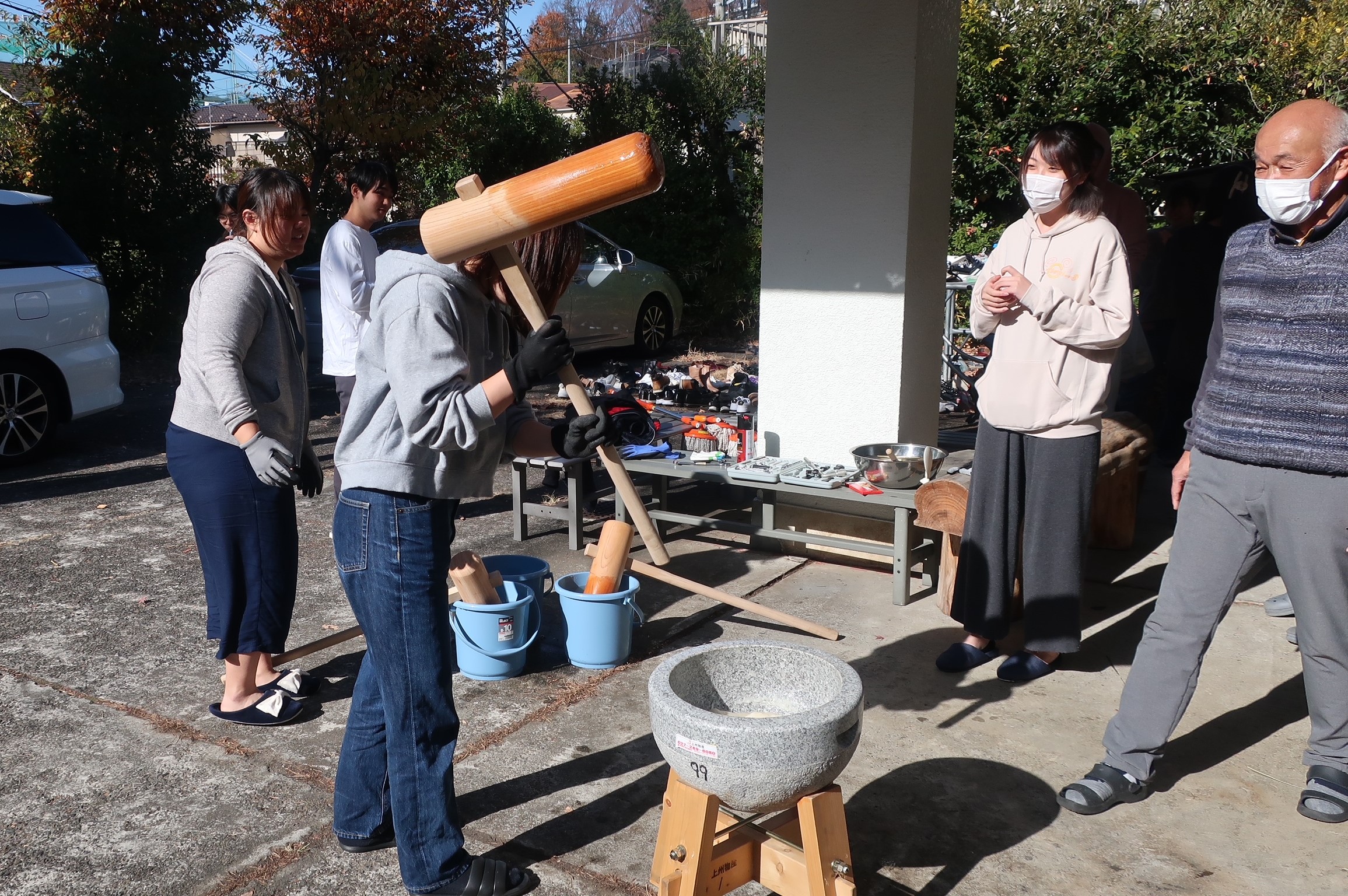 年末恒例の”大掃除”と”餅つき”をやりました